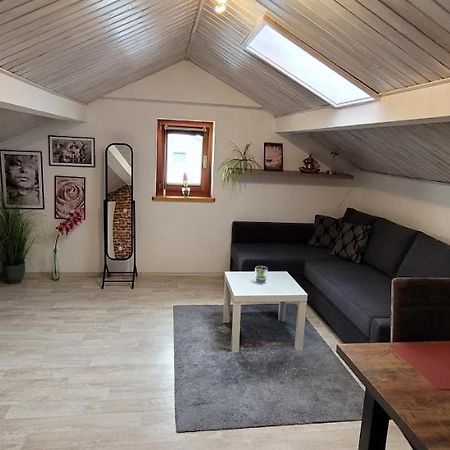 Kleine Gemuetliche Mansardenwohnung Im Suedosten Muenchens Assling Buitenkant foto