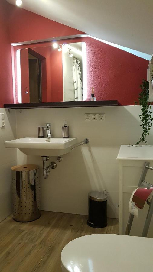 Kleine Gemuetliche Mansardenwohnung Im Suedosten Muenchens Assling Buitenkant foto
