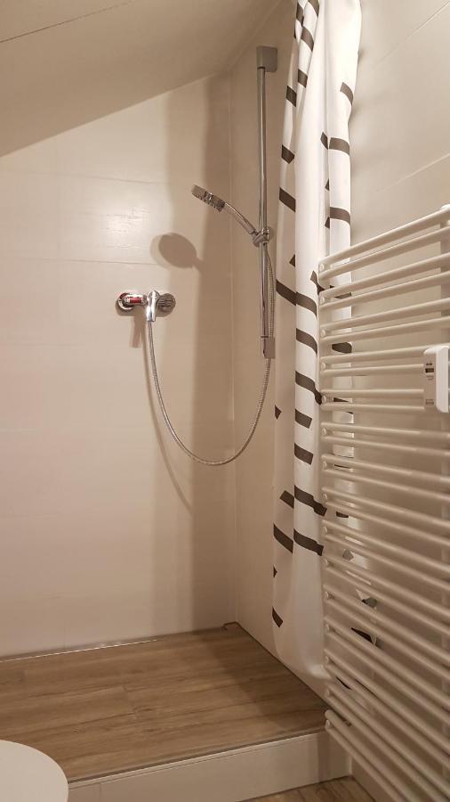 Kleine Gemuetliche Mansardenwohnung Im Suedosten Muenchens Assling Buitenkant foto