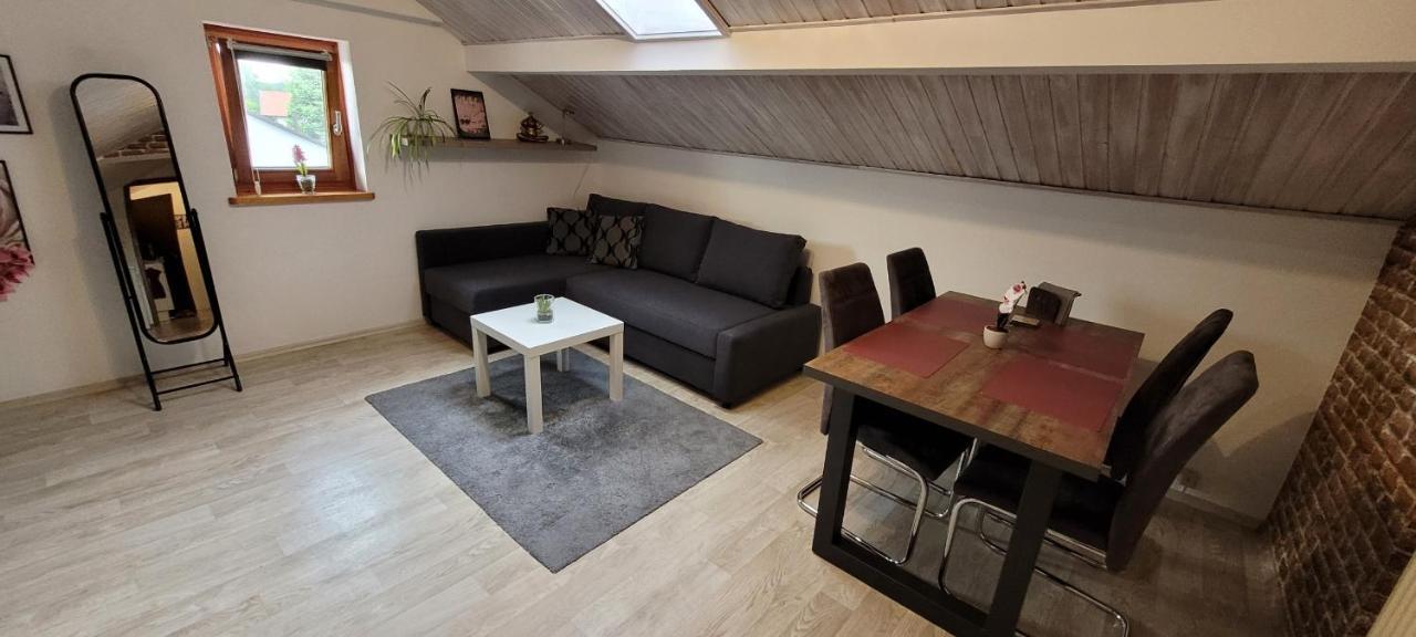 Kleine Gemuetliche Mansardenwohnung Im Suedosten Muenchens Assling Buitenkant foto