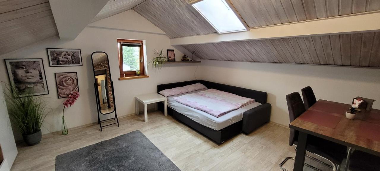 Kleine Gemuetliche Mansardenwohnung Im Suedosten Muenchens Assling Buitenkant foto